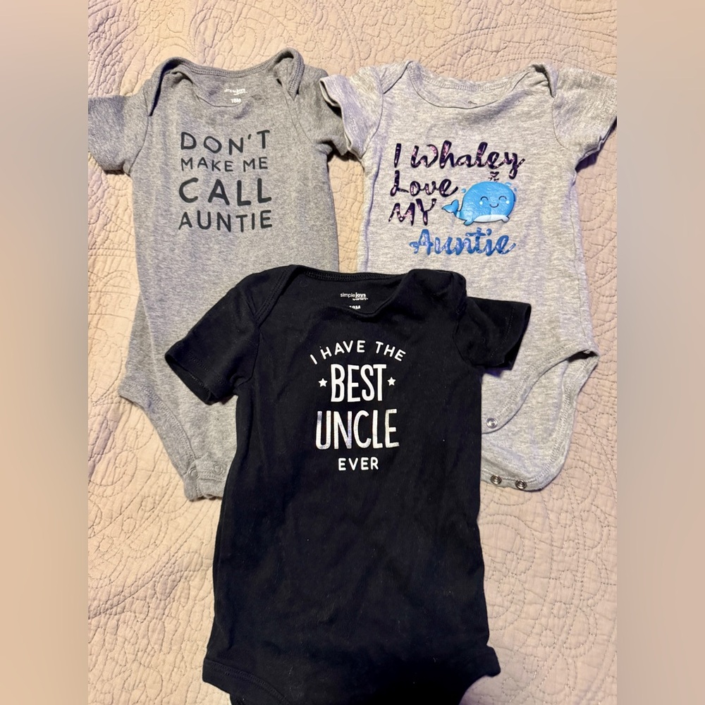 Aunt & Uncle baby onesie bundle (3)